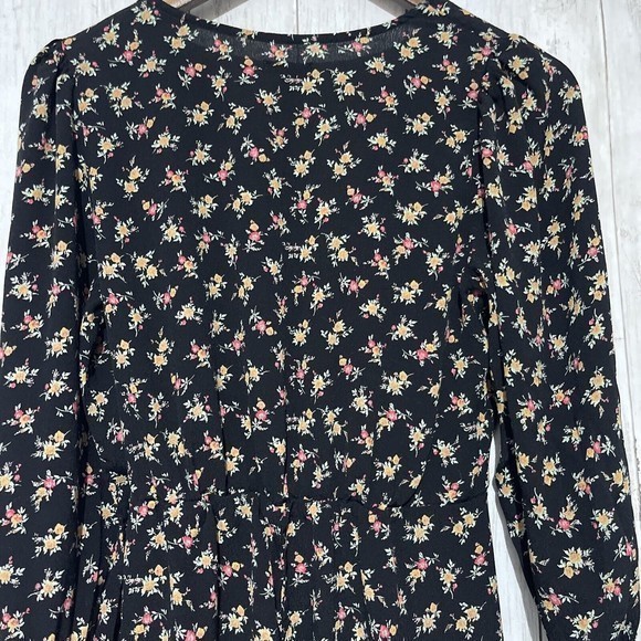 Wild Fable Black Floral Print Surplice Snap‎ Front Dress - Size M - Picture 7 of 7